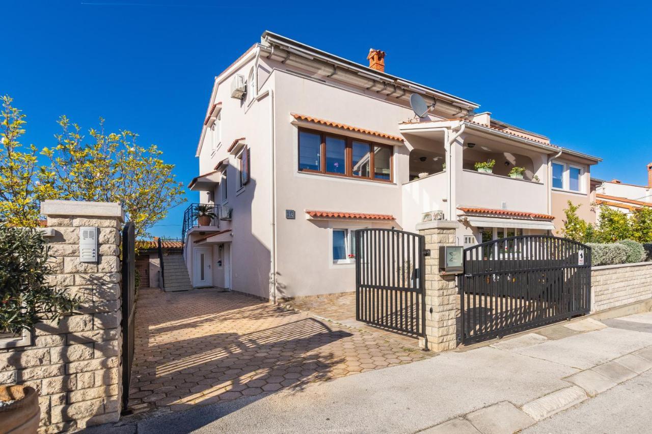 Studio Apartman Lilly With Private Parking In The Yard Of The House Pula Luaran gambar