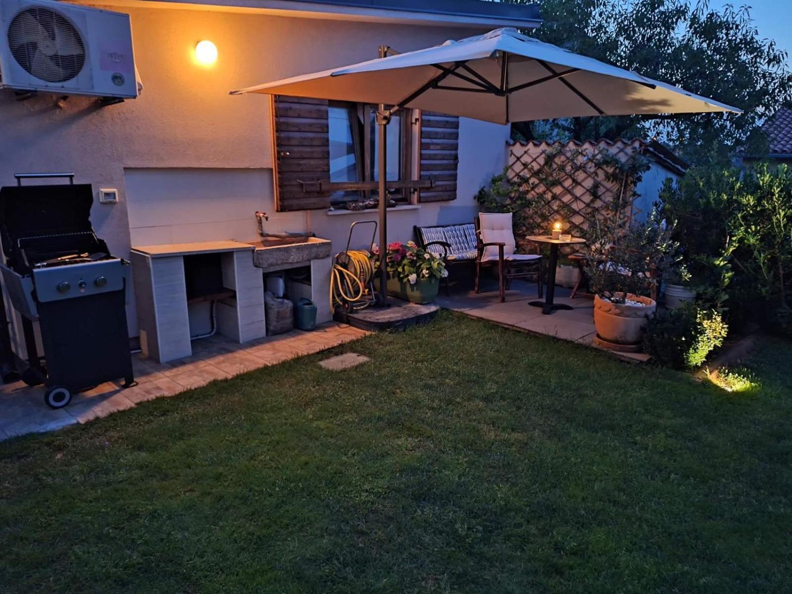 Studio Apartman Lilly With Private Parking In The Yard Of The House Pula Luaran gambar